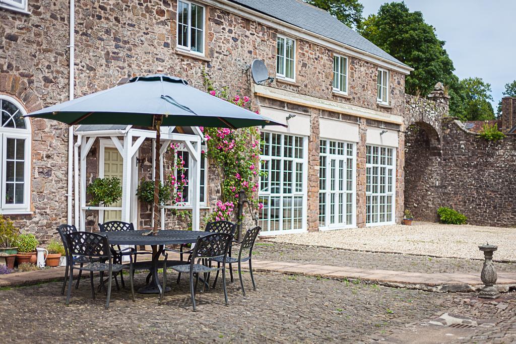 Stoodleigh Court Coach House Panzió Tiverton Kültér fotó